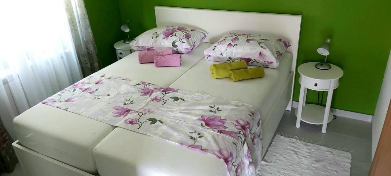 Apartments Ella Ровінь Екстер'єр фото