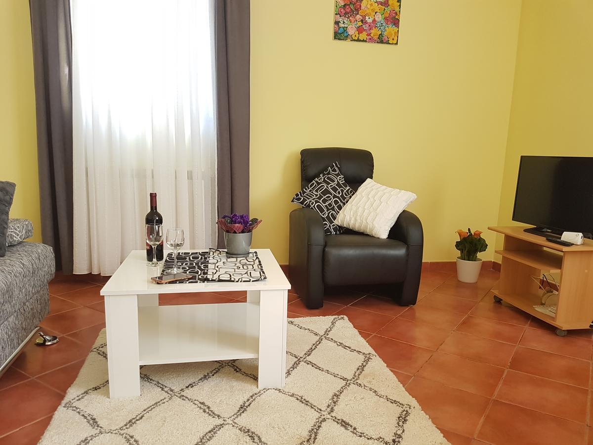 Apartments Ella Ровінь Екстер'єр фото