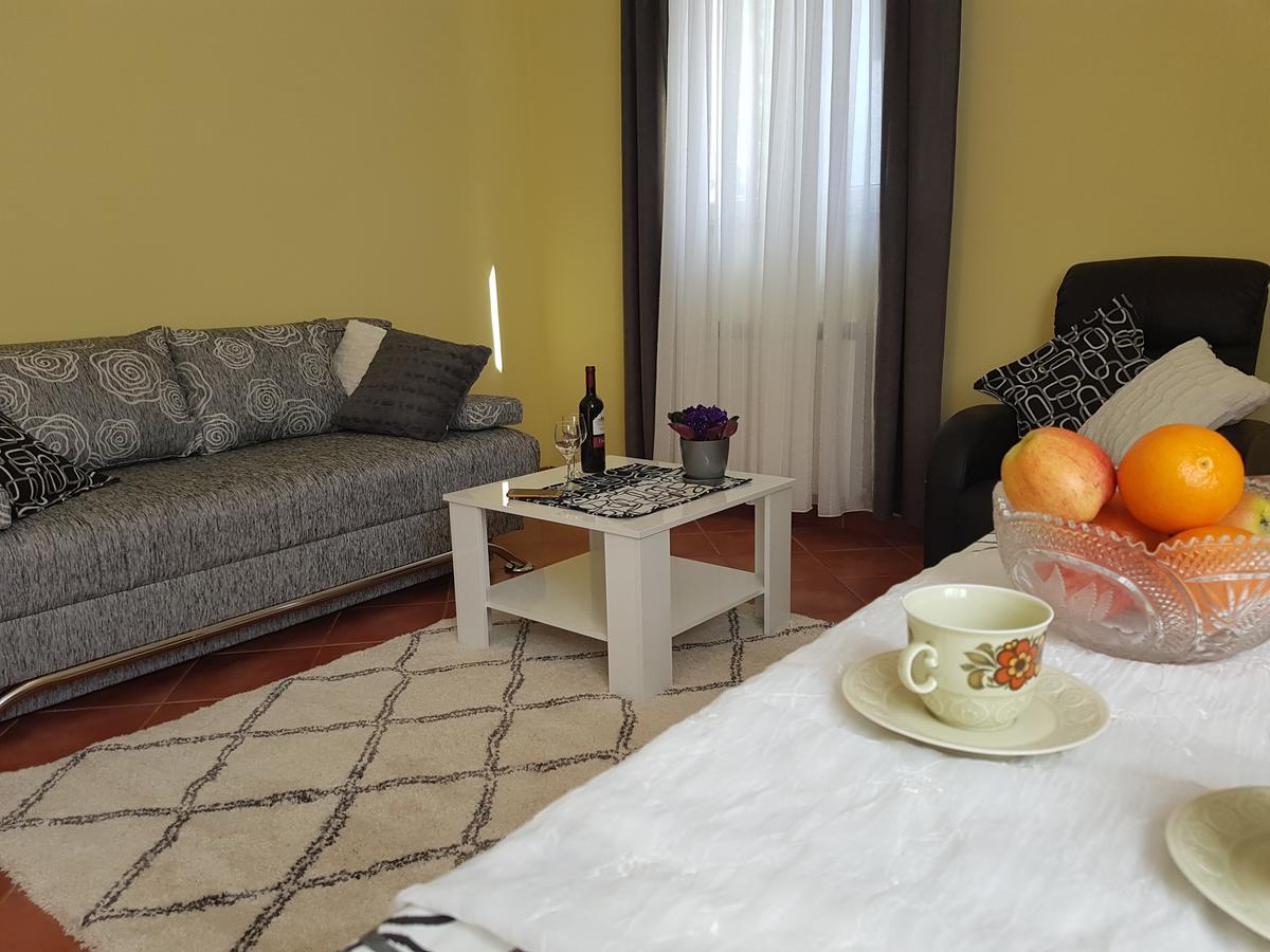 Apartments Ella Ровінь Екстер'єр фото