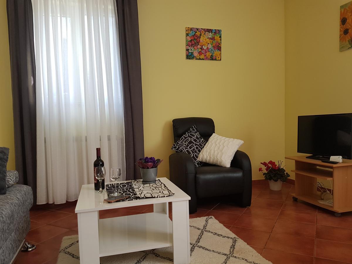 Apartments Ella Ровінь Екстер'єр фото