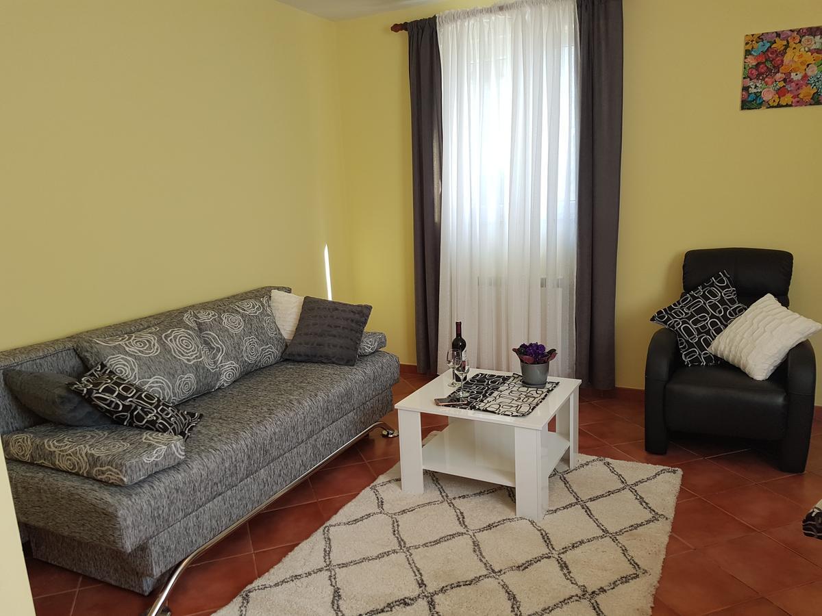 Apartments Ella Ровінь Екстер'єр фото