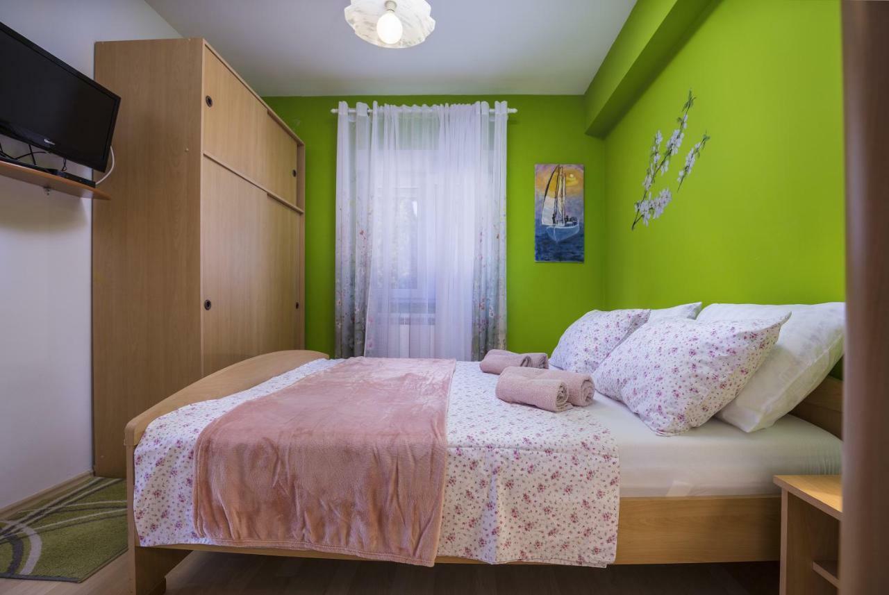 Apartments Ella Ровінь Екстер'єр фото