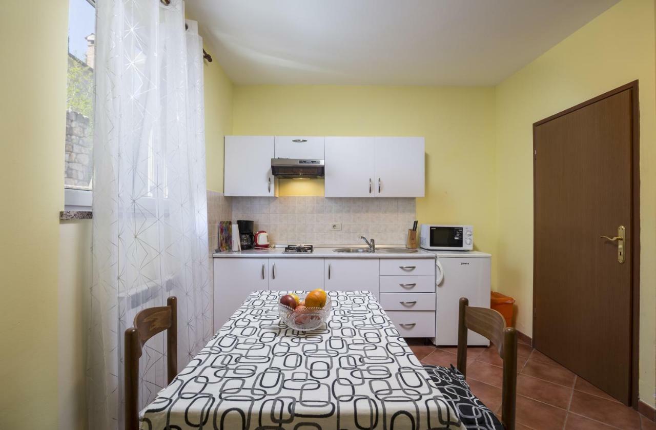 Apartments Ella Ровінь Екстер'єр фото