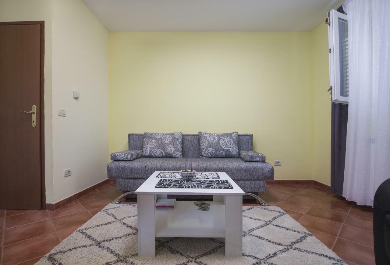 Apartments Ella Ровінь Екстер'єр фото