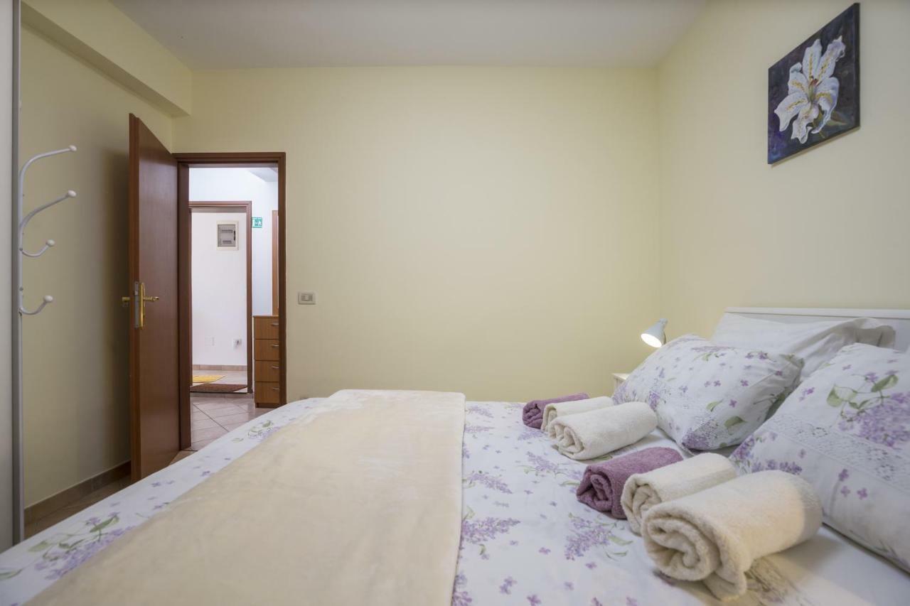 Apartments Ella Ровінь Екстер'єр фото