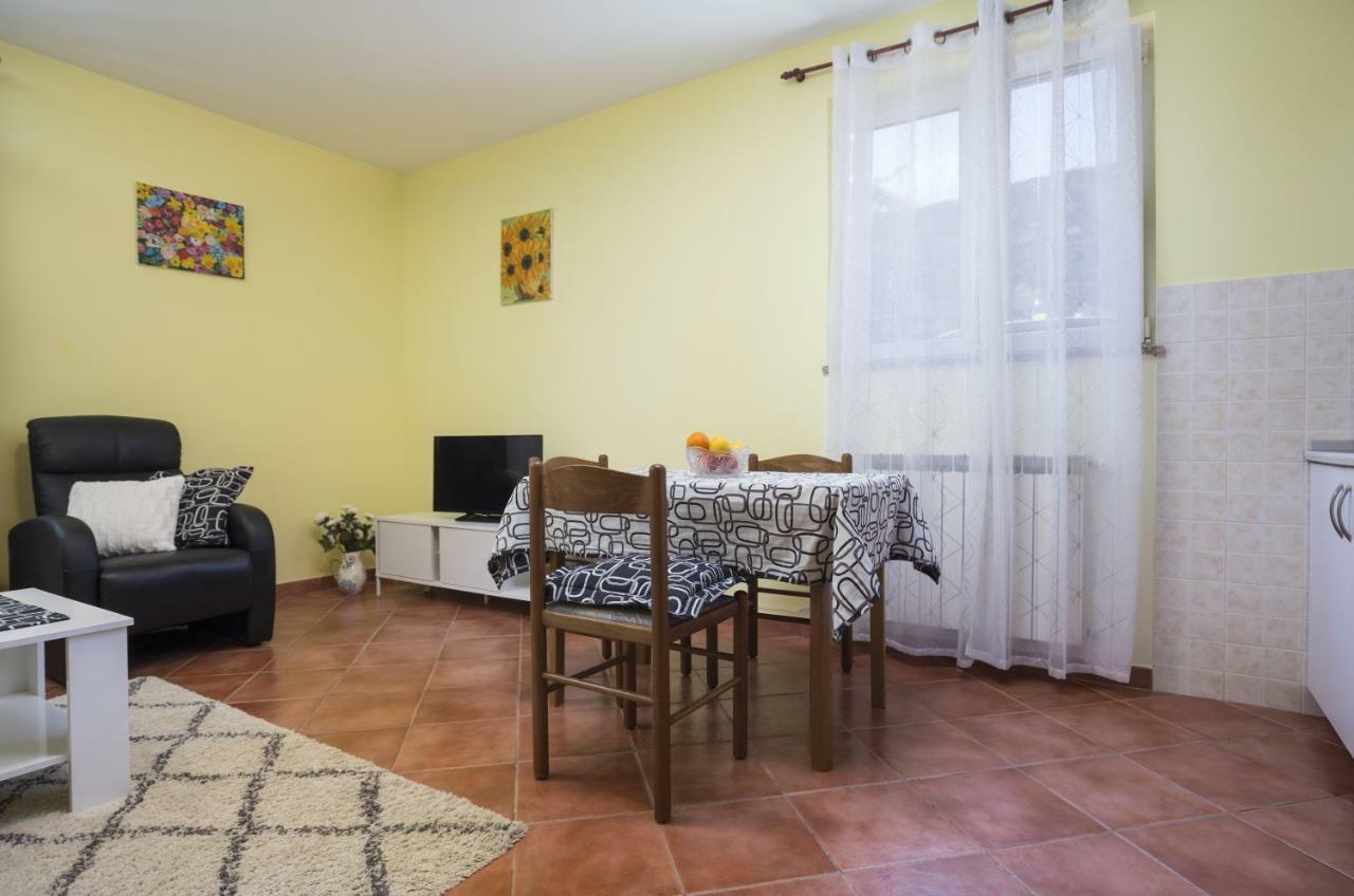 Apartments Ella Ровінь Екстер'єр фото