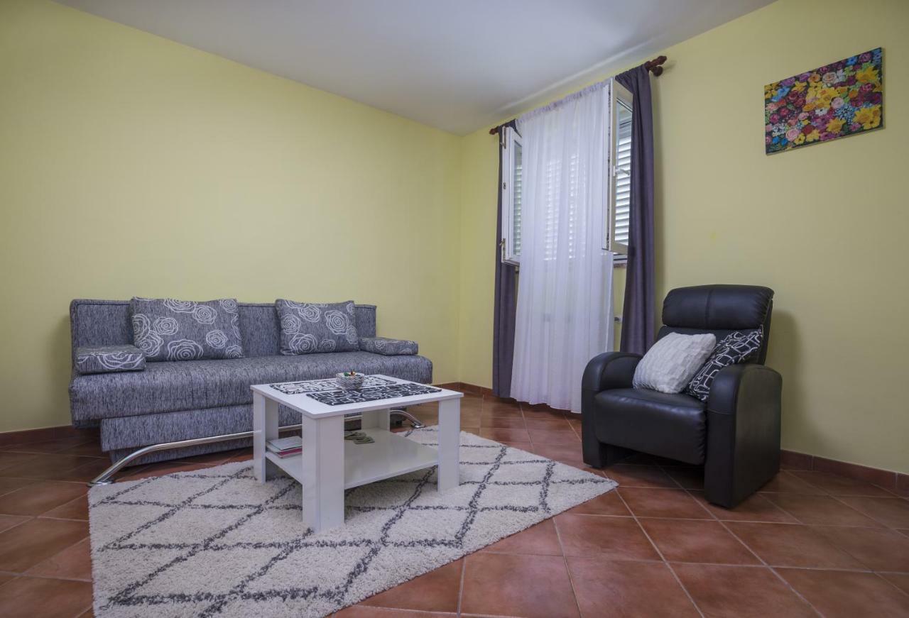 Apartments Ella Ровінь Екстер'єр фото